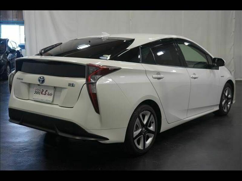 PRIUS-8