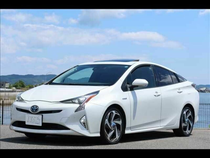 TOYOTA　PRIUS