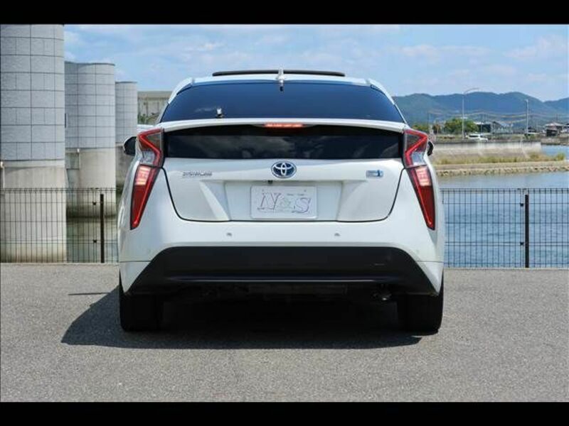 PRIUS-4