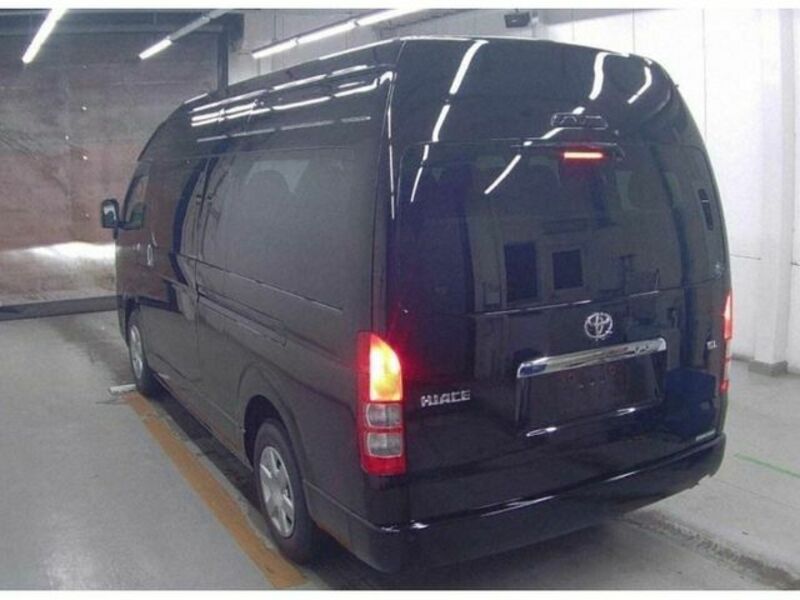 HIACE COMMUTER-2