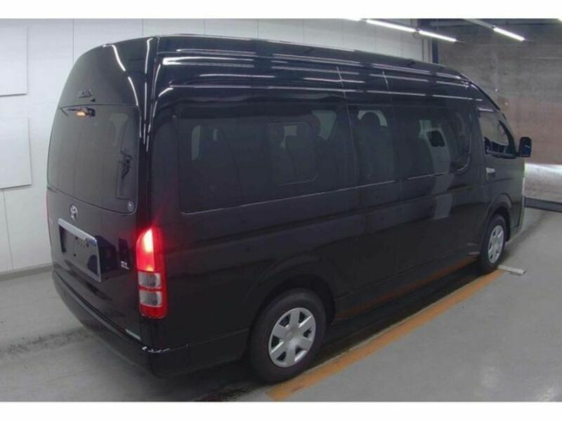 HIACE COMMUTER-3