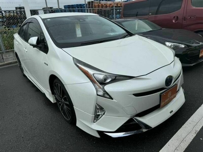 TOYOTA　PRIUS