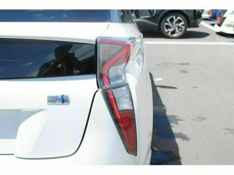 PRIUS-11