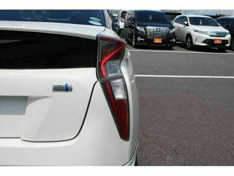 PRIUS-12