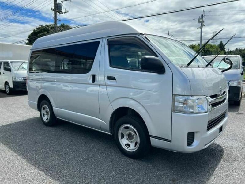 TOYOTA　HIACE VAN