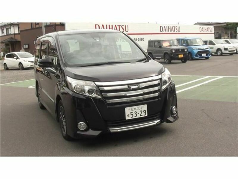 TOYOTA　NOAH