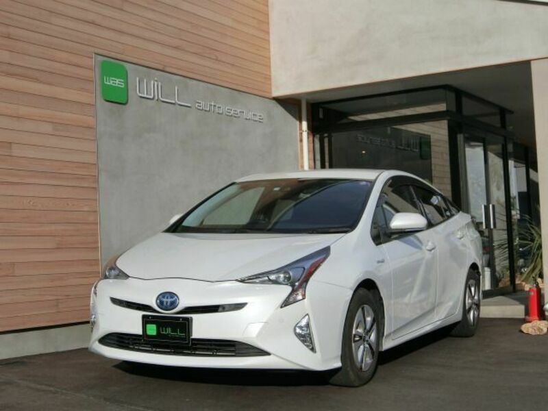 TOYOTA　PRIUS