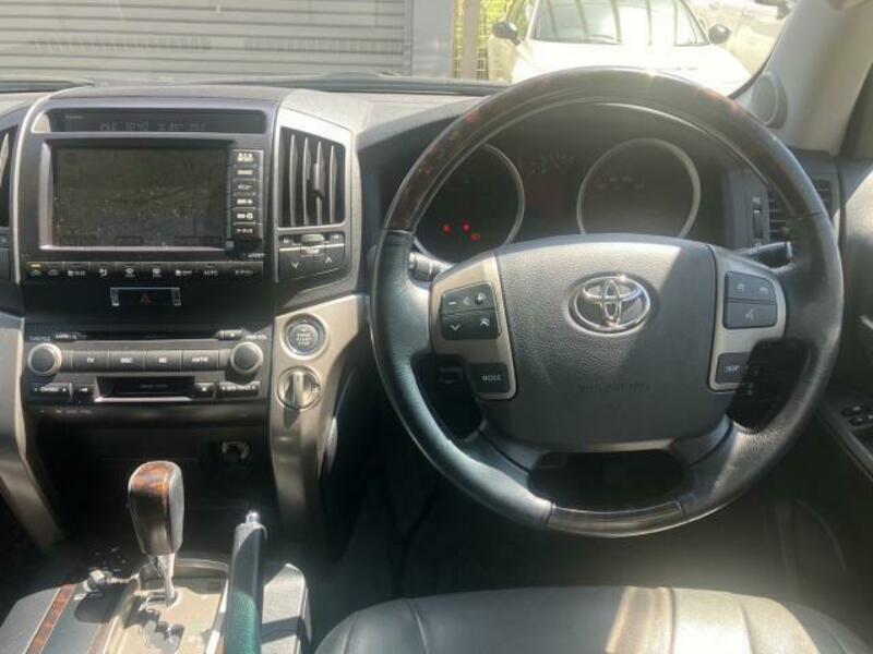LAND CRUISER-12
