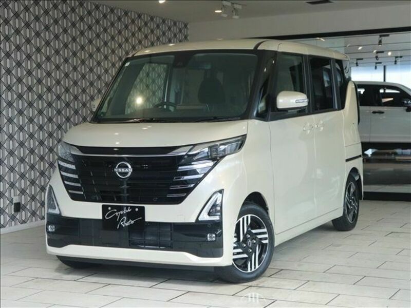 NISSAN　ROOX