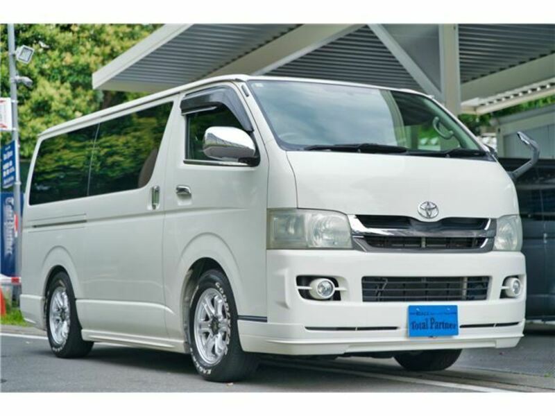 TOYOTA　HIACE VAN