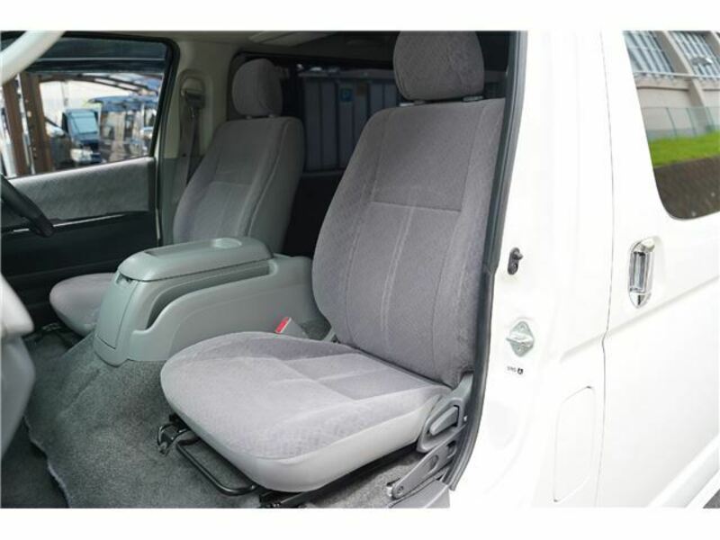 HIACE VAN-42