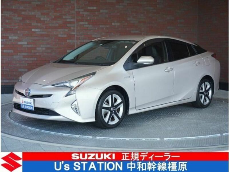 TOYOTA　PRIUS