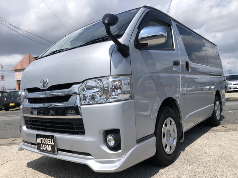 TOYOTA　HIACE VAN