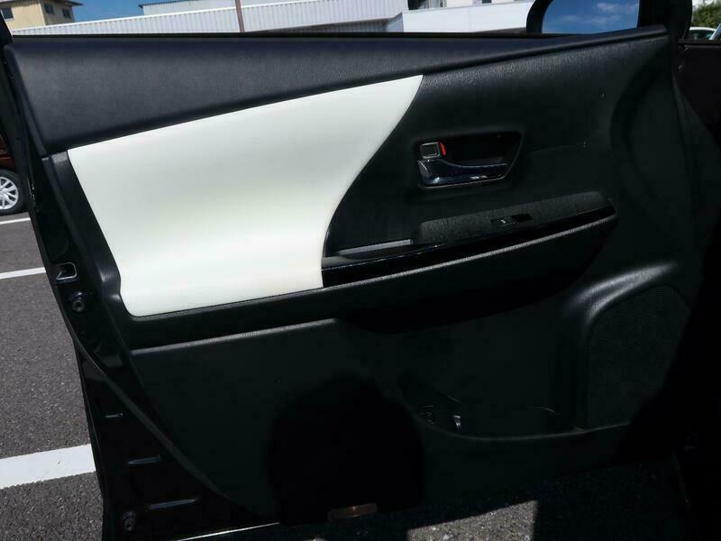 PRIUS ALPHA