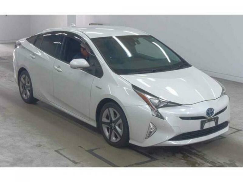 TOYOTA　PRIUS