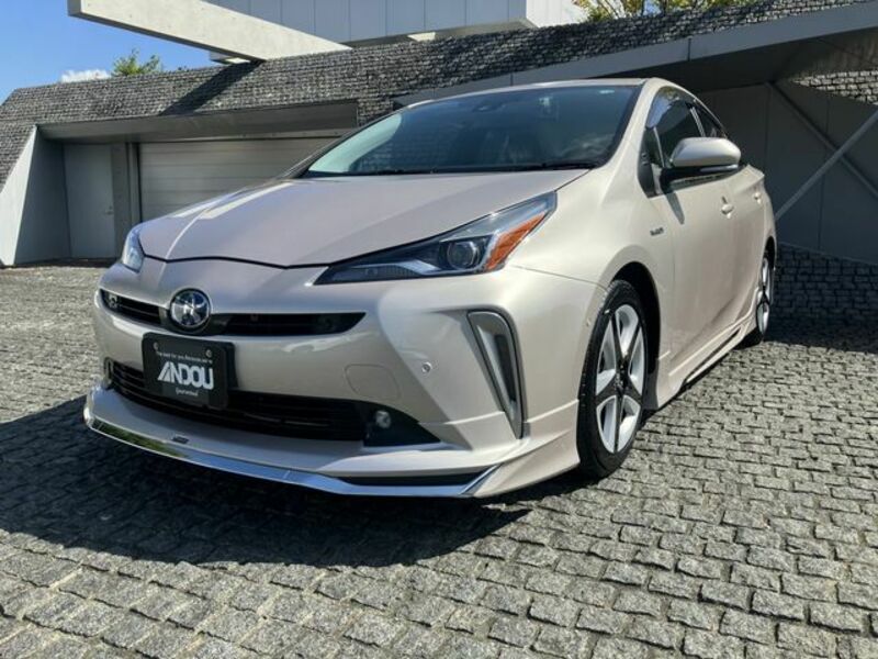 TOYOTA　PRIUS