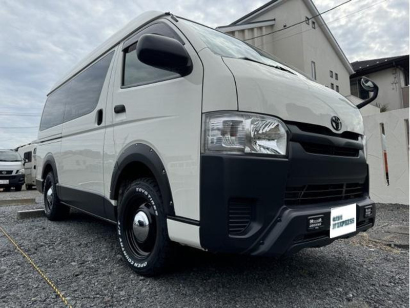 TOYOTA　HIACE VAN