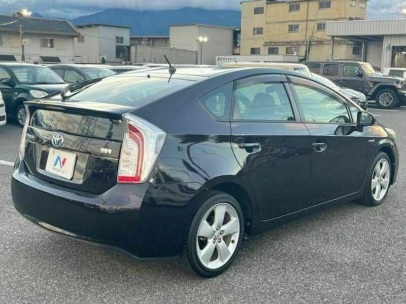 PRIUS-17