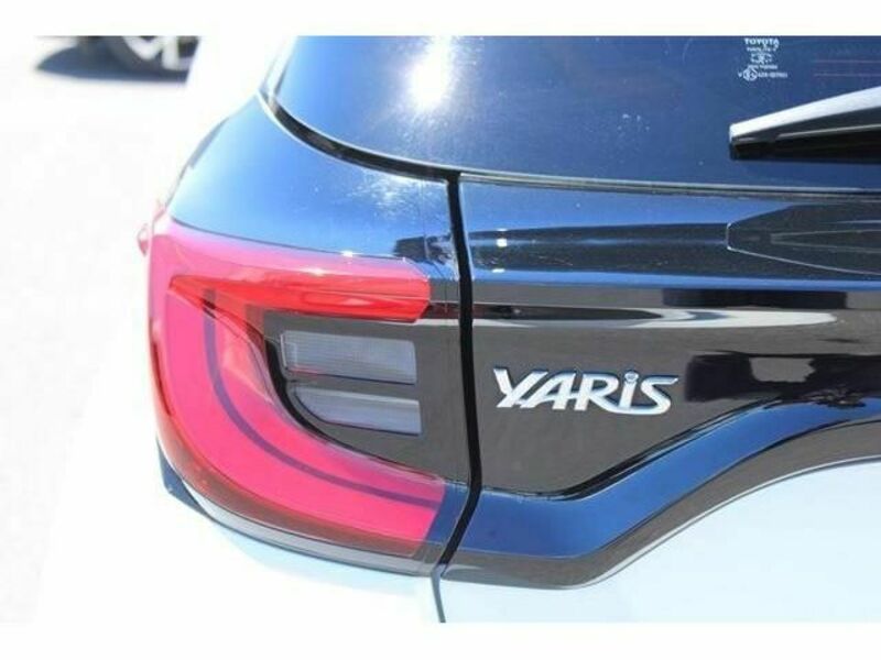 YARIS-11