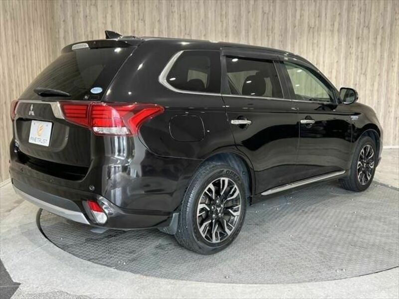 OUTLANDER PHEV-18