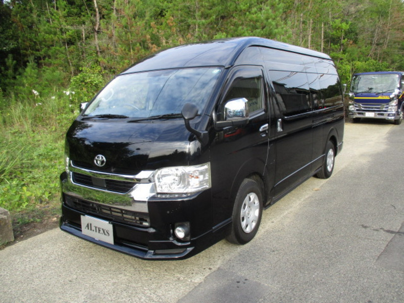 TOYOTA　HIACE