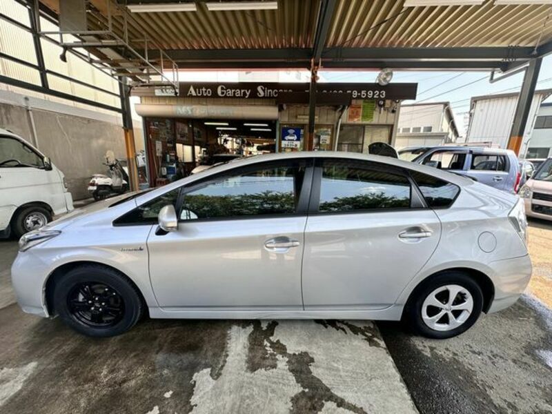 PRIUS-8