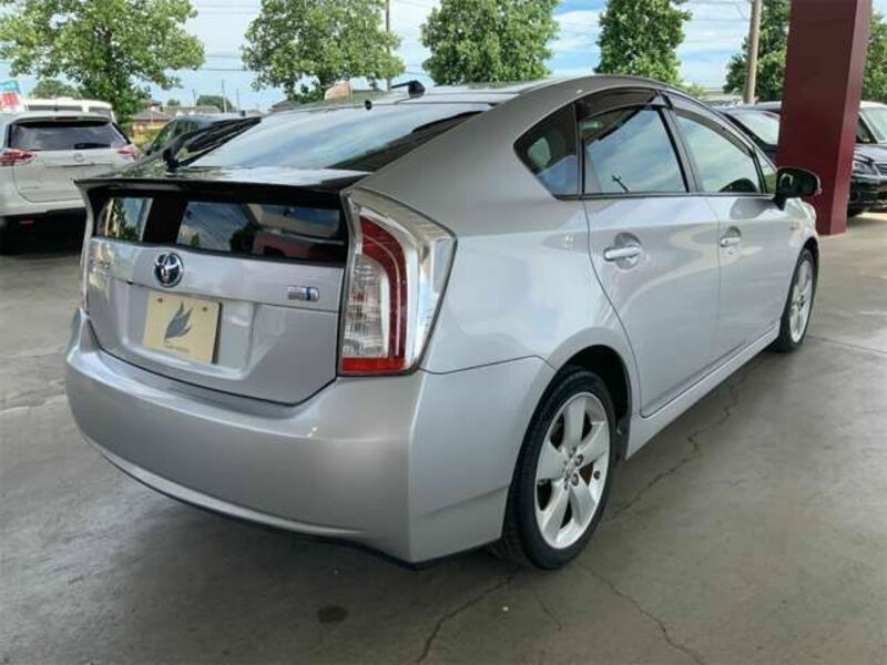 PRIUS-8