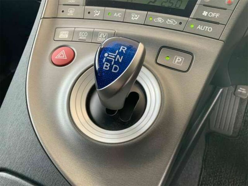 PRIUS-13