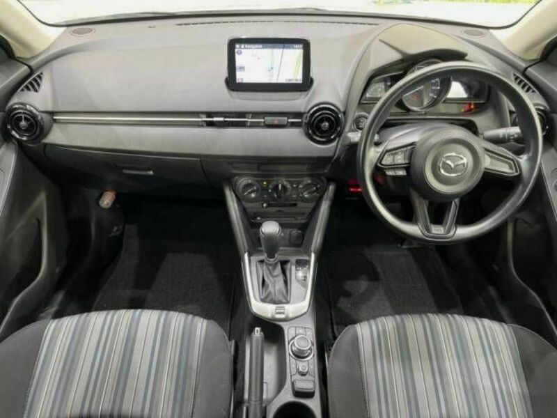 MAZDA2-1