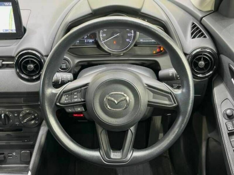 MAZDA2-11