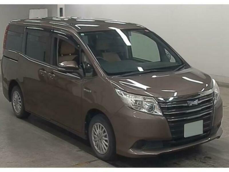 TOYOTA　NOAH