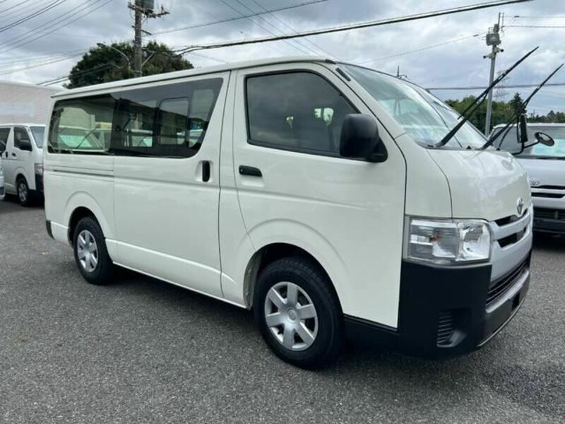 TOYOTA　HIACE VAN