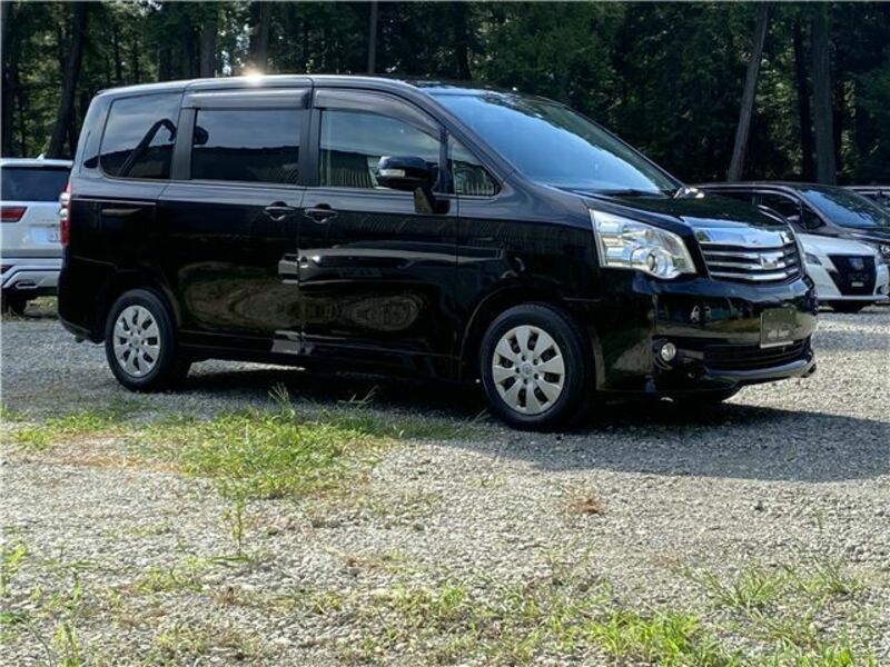 TOYOTA　NOAH