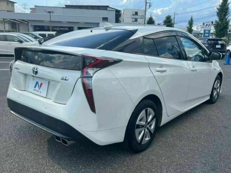 PRIUS-17