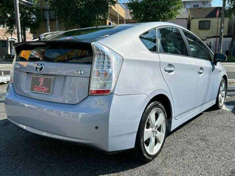 PRIUS-4