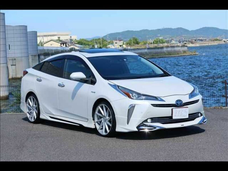 TOYOTA　PRIUS