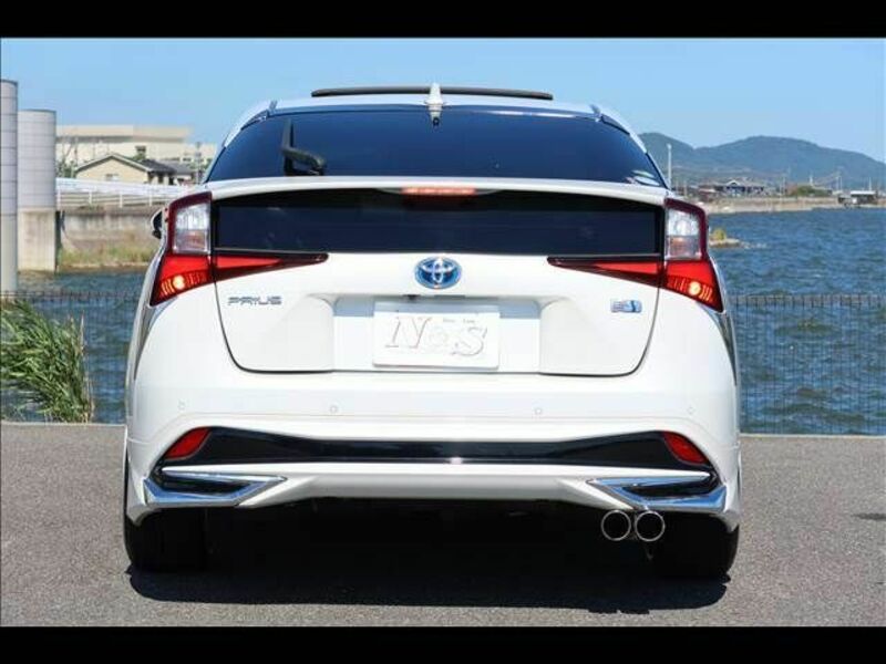 PRIUS-4