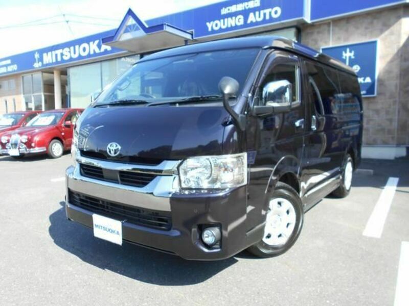 TOYOTA　HIACE VAN