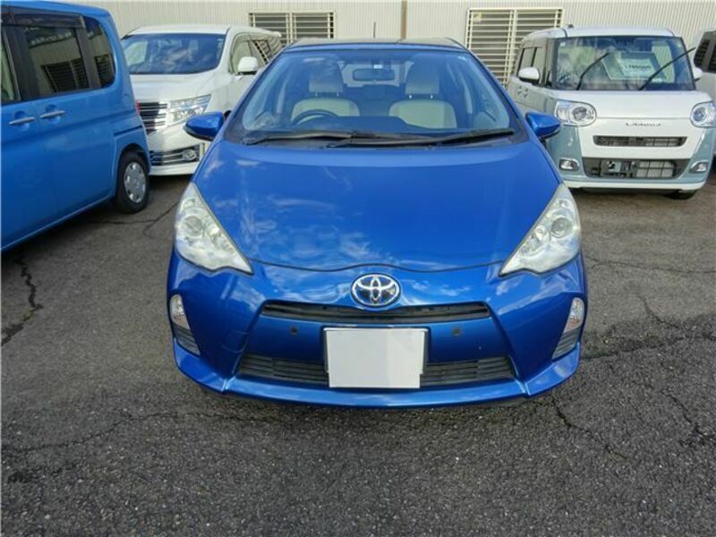 TOYOTA　AQUA