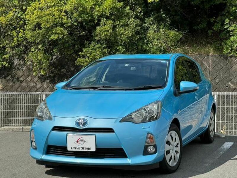 TOYOTA　AQUA