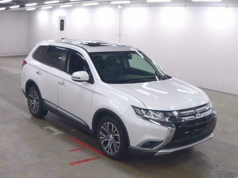 MITSUBISHI　OUTLANDER