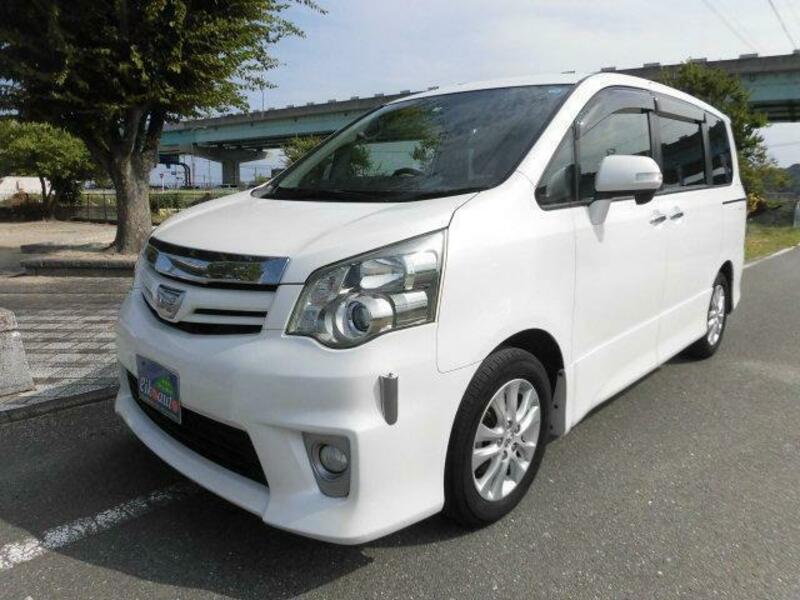 TOYOTA　NOAH