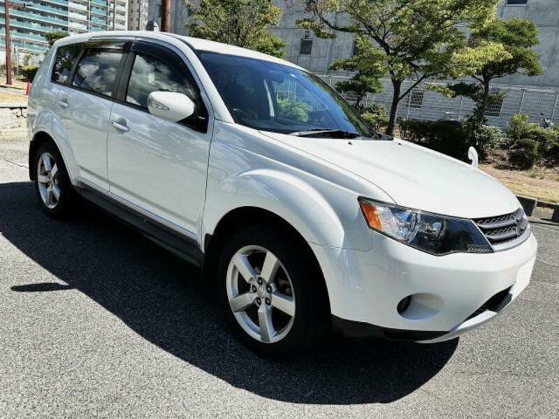 MITSUBISHI　OUTLANDER