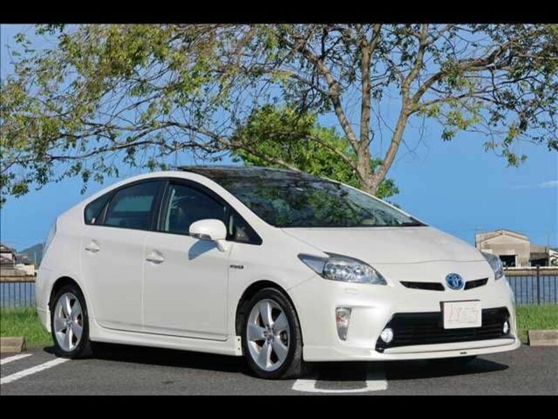 TOYOTA　PRIUS