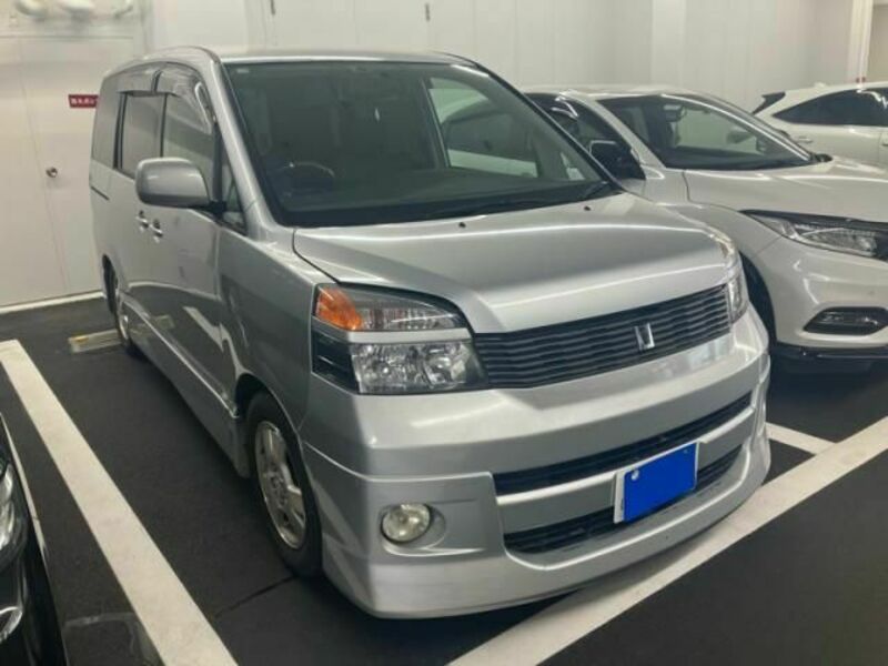 TOYOTA　VOXY