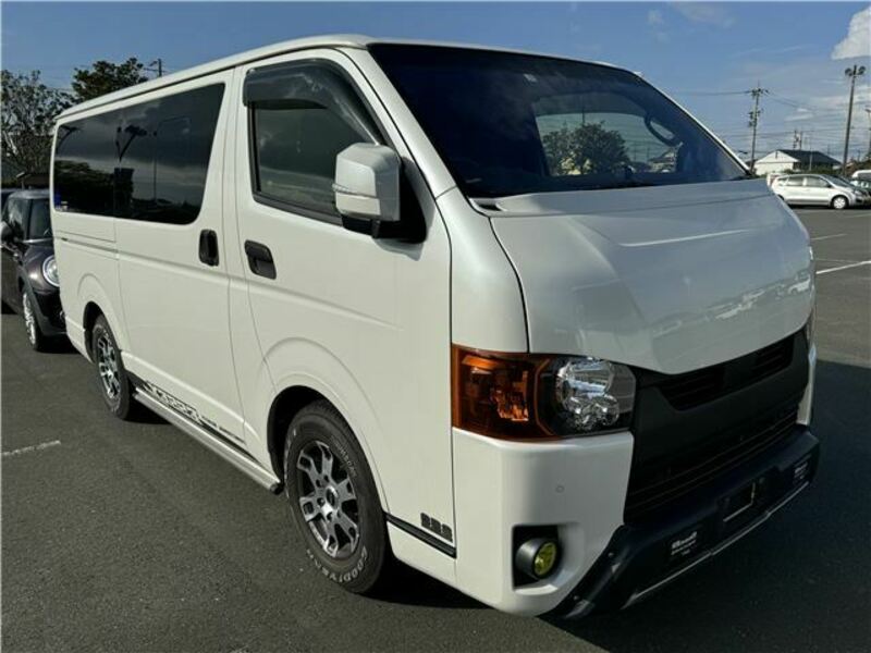 TOYOTA　HIACE