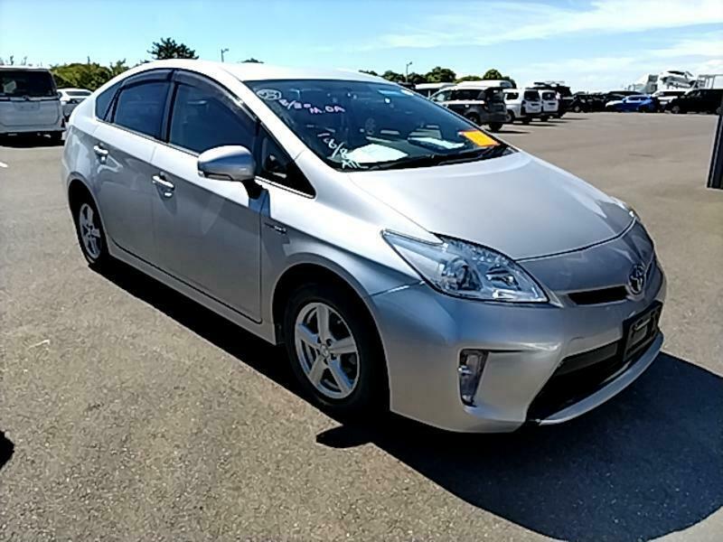 TOYOTA　PRIUS