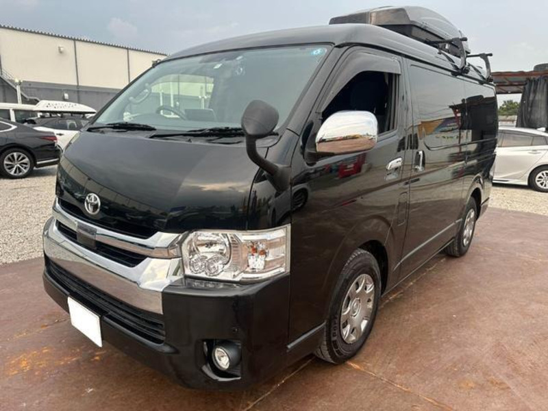 TOYOTA　HIACE