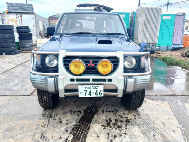 MITSUBISHI　PAJERO