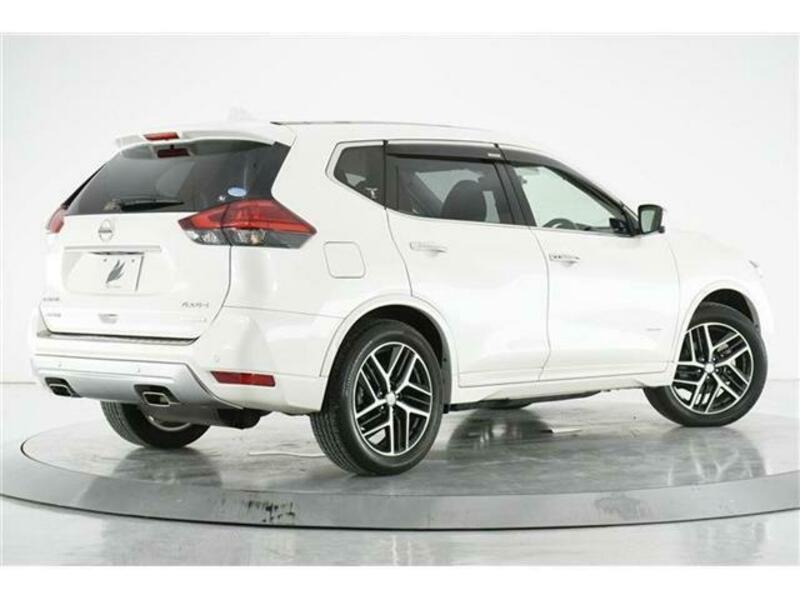 X-TRAIL-1